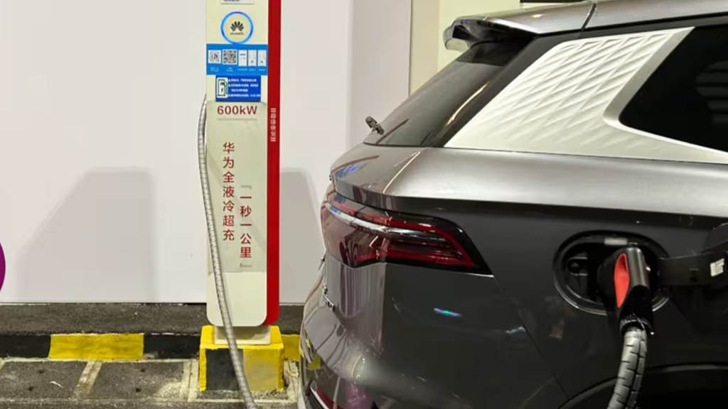 Huawei plans to take over Tesla in China with superfast EV chargers -  Huawei Central