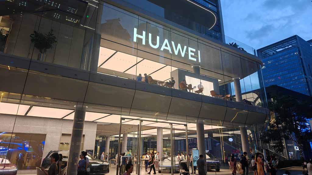 Huawei Mate XT available only to pre-registered users