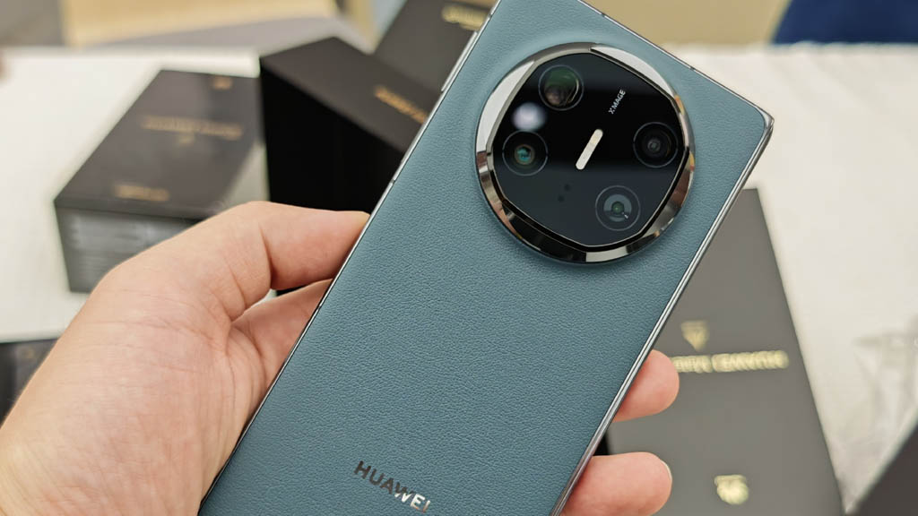 Huawei Mate X6 better Apple